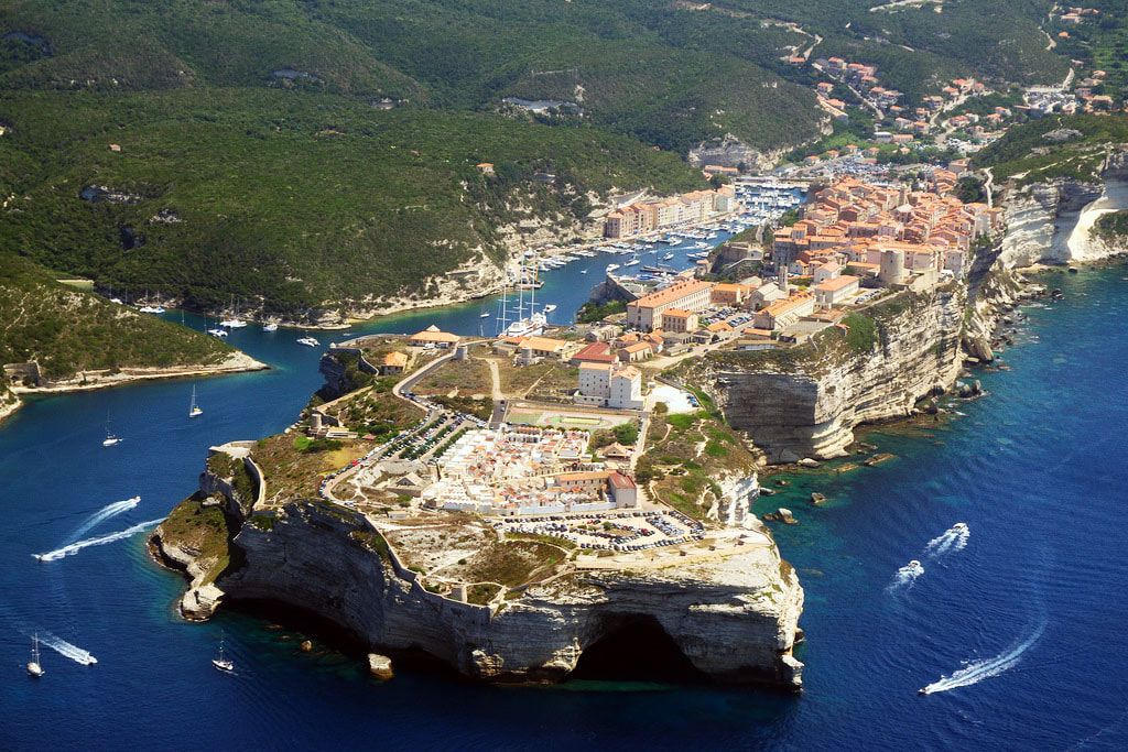 bonifacio-1_2_orig.jpg