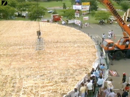 worldslargestpizza.jpg