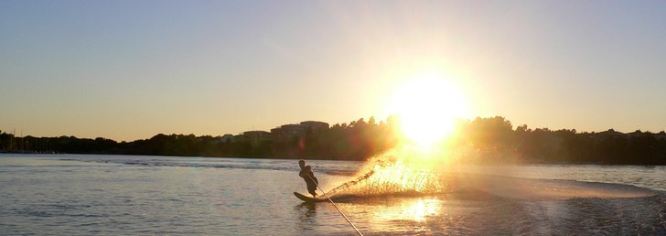 En bild som tog ett par försök.. Photo: Staffan Skällenäs. Rider: Philip Olsson.