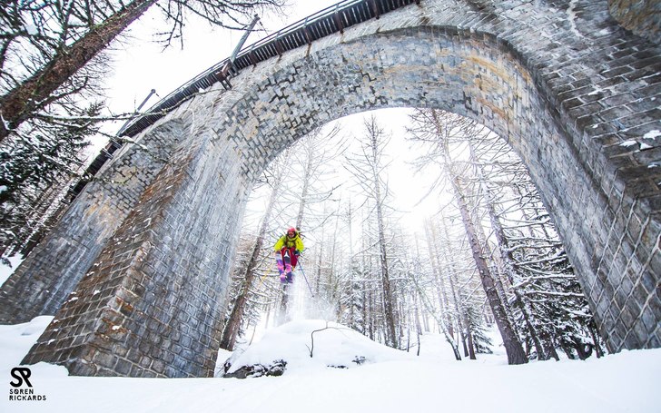 Jumping under the Arche!
Skier: Oskar Lindby h.