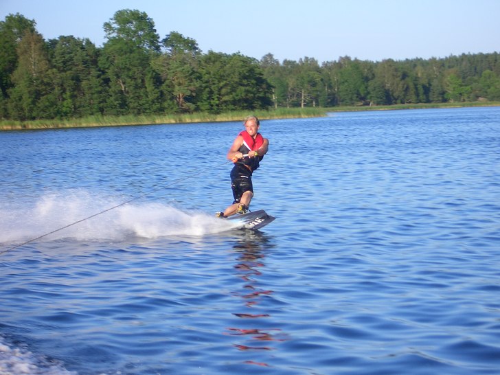 wakeboard e ganska festligt.. Photo: Johan Nordin. Rider: Mathias Jensen.