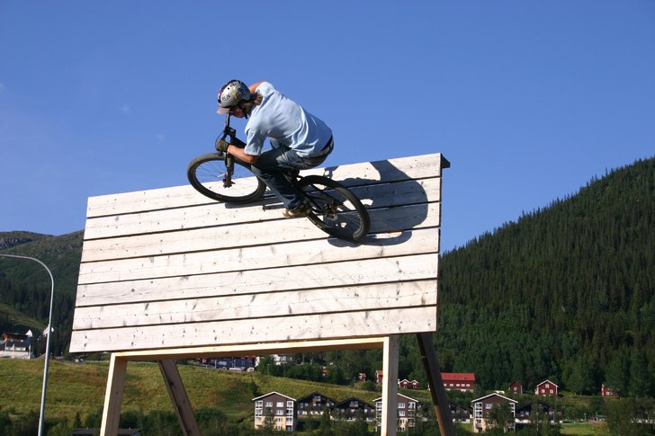 Wallride. Photo: Lars Petter. Rider: Anton Gustavson.