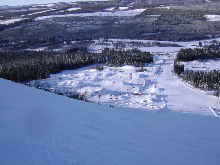 Lostupet och kläppen snowpark i underbart väder . Photo: Robin Hurtta.