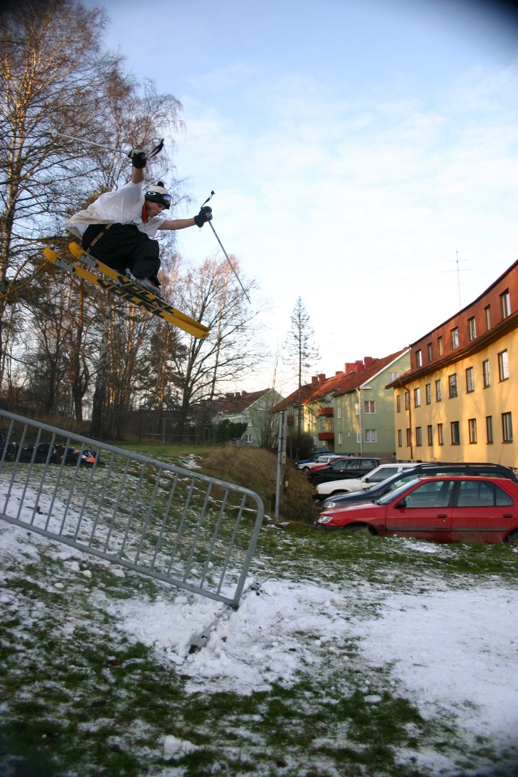 Vi hadde tråkigt och hemtade snö!. Photo: Någon! Kanske Albertoo. Rider: Rassmus hagberg.