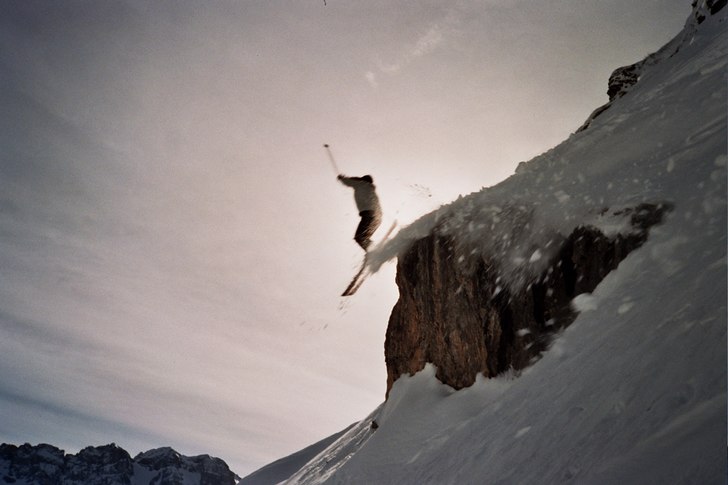 Ett underbart dropp av Patrick Lundqvist vid sidan. Photo: Henrik Hellemar. Rider: Patrik Lundqvist.