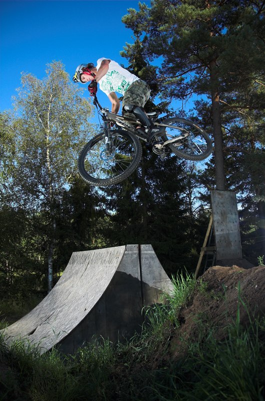 360 Transfer från spine:en till dirt. Photo: Johan Wennerström (johanwennerstrom.se). Rider: Jens Nyström (northextremeteam.com).