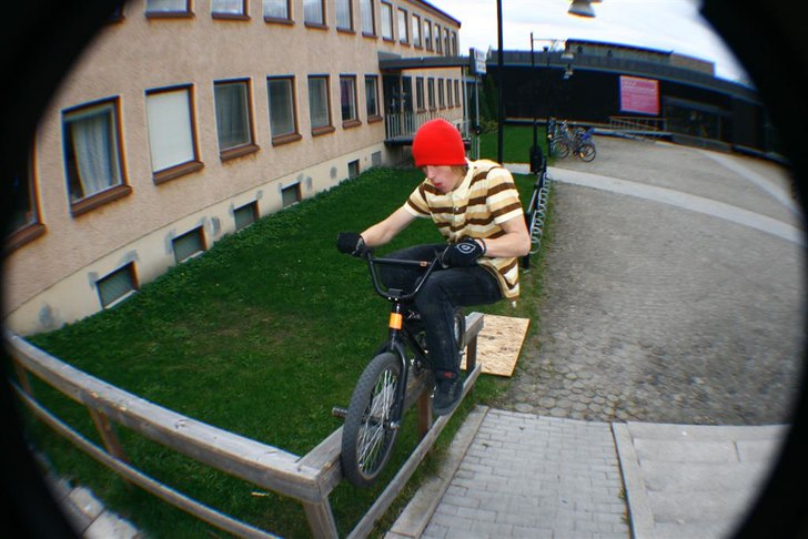 50-50 stall till fakie. Photo: Pontus Jonsson. Rider: Henrik Westlund.