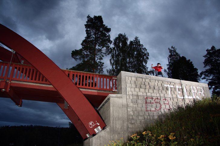 Vinkeln visar mer på höjden än hur svår ledgen. Photo: Anton Östlund. Rider: Adam Eriksson.