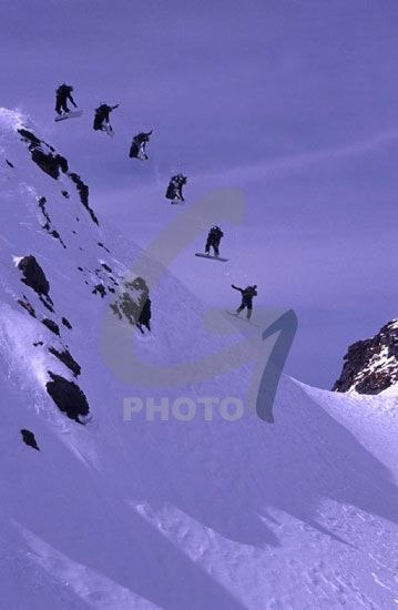 Julien Falko warming up for the next freeride cont. Photo: Yves Garneau. Rider: Julien Falko.