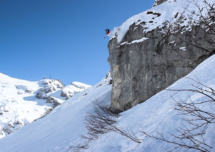 Hoppa klippa i Jochpass!. Photo: Christopher Cato Lavebrand. Rider: Johan Almroth (jag).