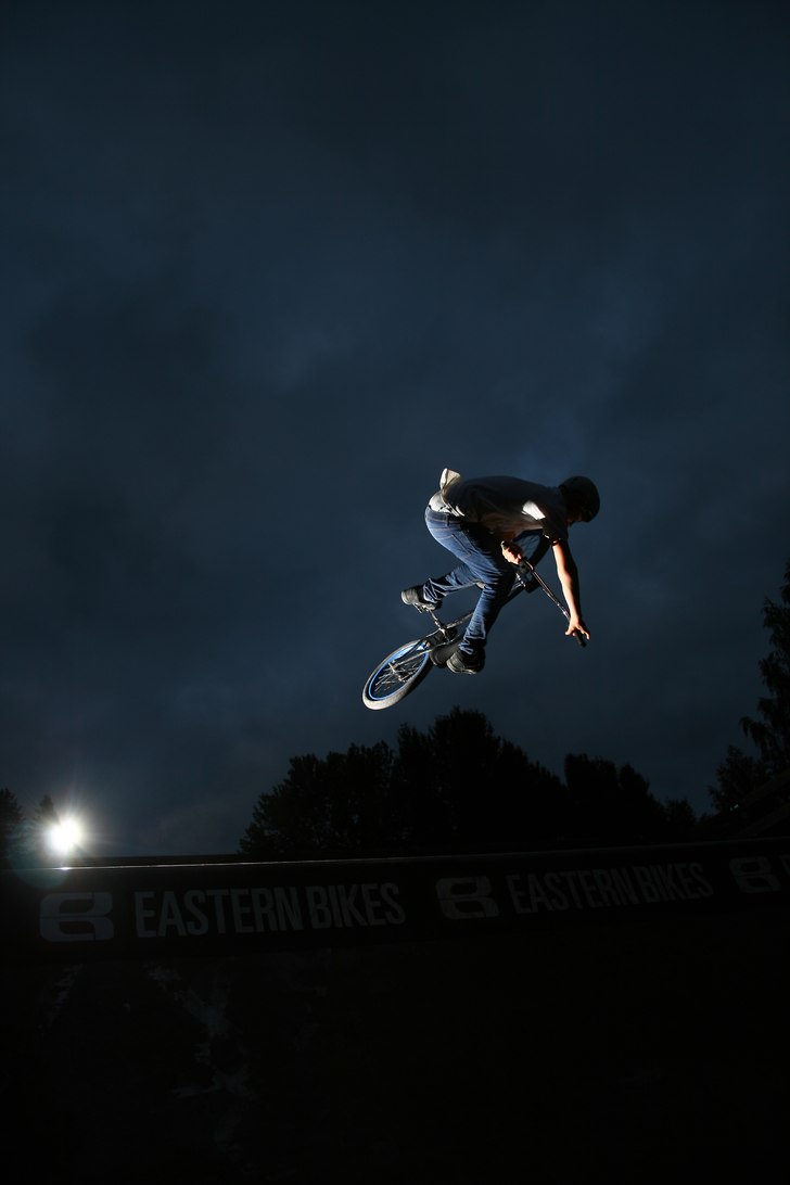 Tabletop I Quarterpipe. Rider: Jacob Nedler.