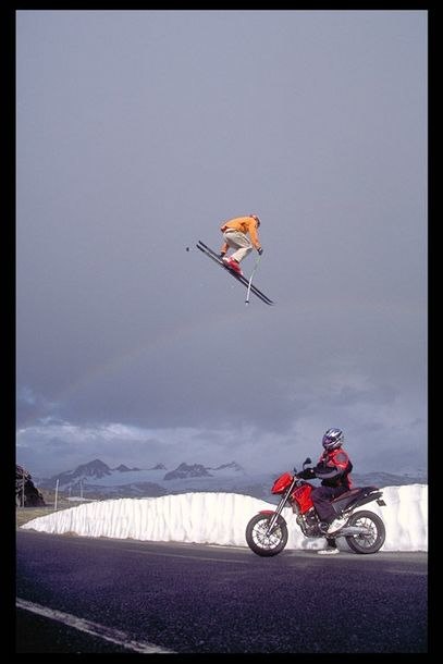 MC og sommarskidåkning :-). Photo: simen@bergphoto.net. Rider: Per Mundhjeld.