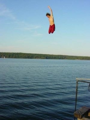 En skön hoppkväll ute på Lidingö. . Photo: Johan. Rider: Fredrik Heribertson.