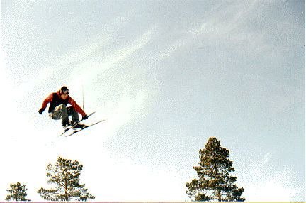 En grymt skön Corner i Lindvallen i slutet av sä. Photo: Thomas Nisbel. Rider: Peter Nilimaa.