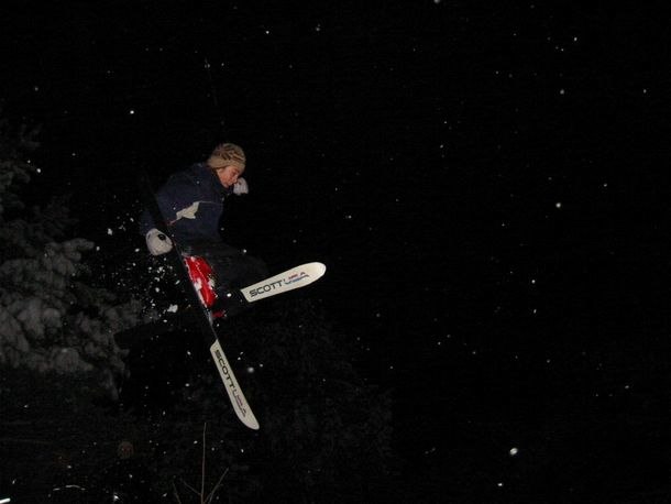 tröttnade på att vänta på skidbacken så vi by. Photo: Jonas Glaad. Rider: Ovil.