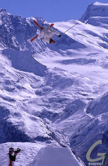 A weekend with the Oakley team in Verbier.  Tanner. Photo: Yves Garneau. Rider: Tanner Hall.