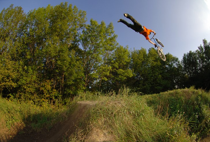 Superman seatgrab perfekt utfört av Niels Windfel. Photo: Mattias Fredriksson. Rider: Niels Windfeldt.
