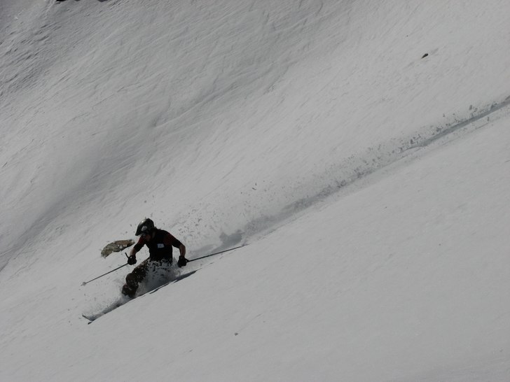Vårskidåkning i Alagna. Photo: Jesper Näsvall. Rider: Gabriel Riva.