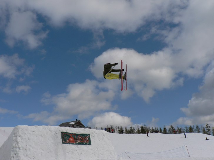 är precis på väg att ta en dubble nose på en s. Photo: daniel. Rider: jag(kim boberg).