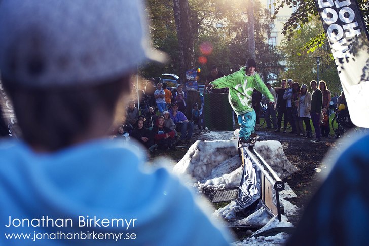 Rollinsnow Railjam

www.birkemyr.tumblr.com. Photo: Jonathan Birkemyr. Rider: Niklas Lundgren.