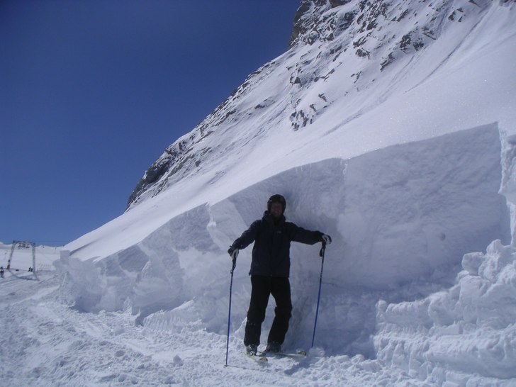Finns lite snö uppe på glaciären.... Photo: Patrik Vyöni. Rider: Christian Carlsson.