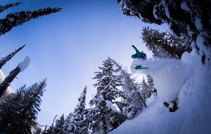 Go pillow i whitewater skogen. Photo: Markus Tysk. Rider: Erik Nylander.