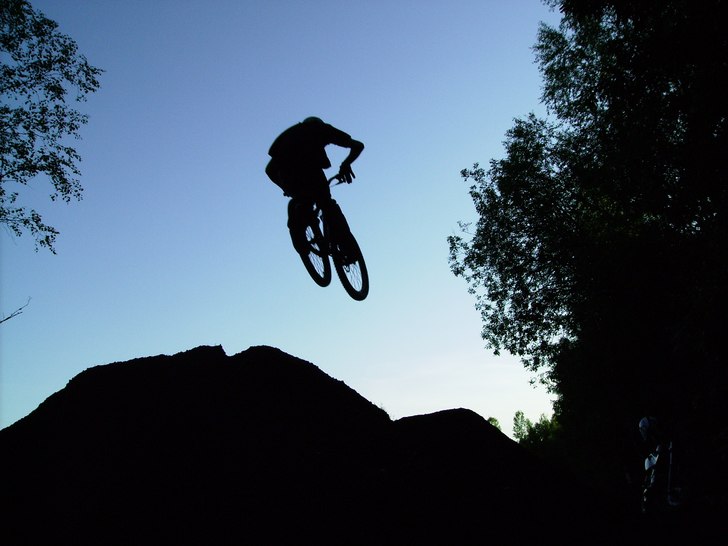 En mygg, och otursfylld fotosession på "HB-D. Photo: Jonas Nordlander. Rider: Kim Hansson.