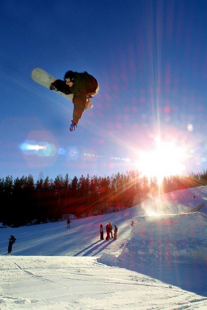 Family Session i slopestyle, 
Kungsberget.. Photo: Tobias Ivarsson. Rider: okänd.