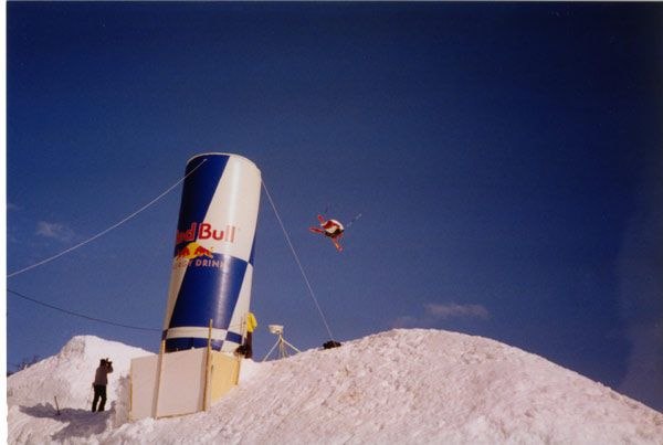 Henke drar på ett feting trick i Red bull big air. Photo: Patrik Durfors. Rider: Henrik windstedt.