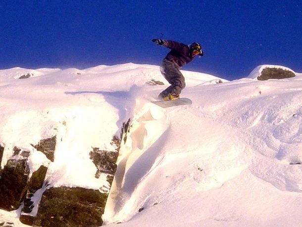 Knallat hela morgon nyårsdagen 2003, för att få. Photo: Martin Berg. Rider: Jonas.