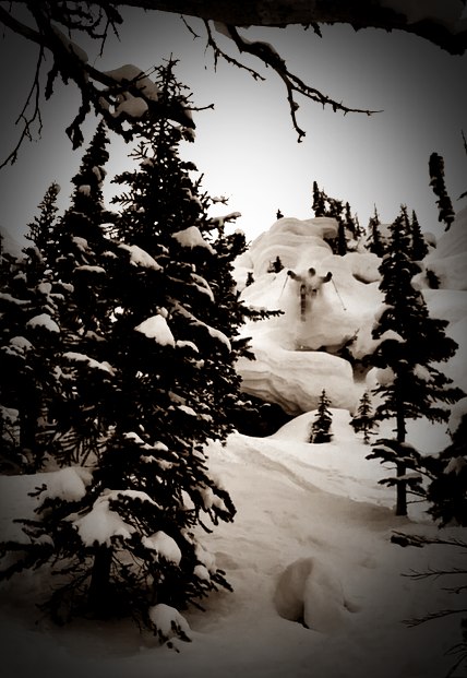 Pillows i Kicking Horse!. Photo: Oskar Wagrelius. Rider: Joakim Nilsson.