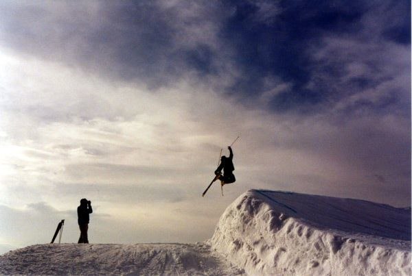 Göran i ett av bräckehoppen i åre. Skönt ljus.. Photo: Patrik Durfors. Rider: Göran Norling.