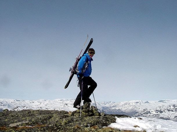 Toppbild uppe på hammaren i Hemsedal. Nu väntar . Photo: Jonas Persson. Rider: Martin Berg.