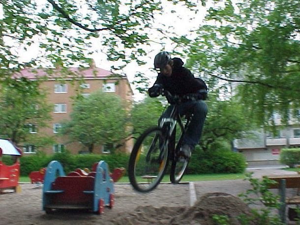Ps.   Söker sponsor. Photo: Farsan. Rider: Fredrik Olsson.