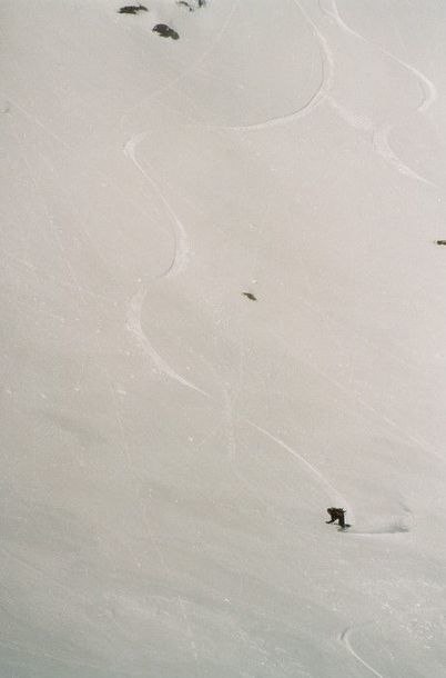 Fin dag på Daunes baksida. Maja banar sig nedför. Photo: Hannes Mannerheim. Rider: Maja Löfstedt.