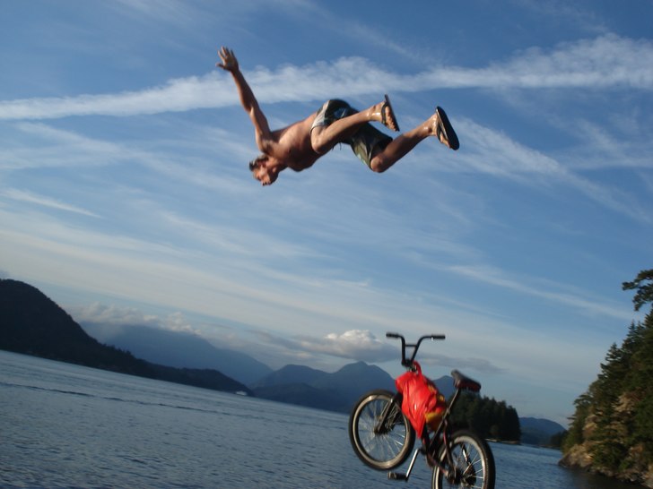 Det ar kul o hoppa i havet med eller utan cyckel... Photo: Paul Felix. Rider: Theodore Birkner.
