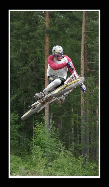 Downhilltävling på Lugnet i Falun. Photo: Henrik Plyhm. Rider: okänd.