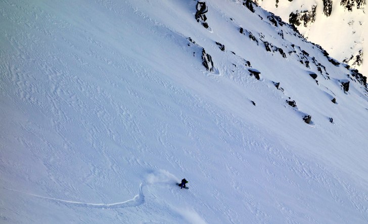 Då man går upp mot Piz Strem finns det otroligt . Photo: Per Burström. Rider: Olov Renberg.