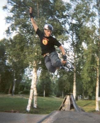 Jag var i pipen och lärde lill-kusinen åka inlin. Photo: Jon Lindgren-Höglin. Rider: David Lindgren.
