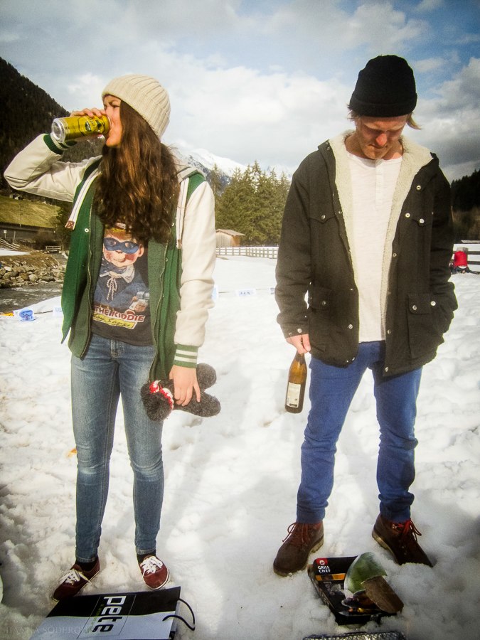 Årets första grillförsök, mars, St Anton.. Photo: Hanna Söderquist. Rider: Nelly Sassersson och Olle Gustafsson.