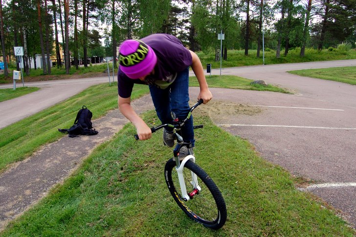footjam. Photo: Markus Larsson. Rider: Simon Persson (jag).