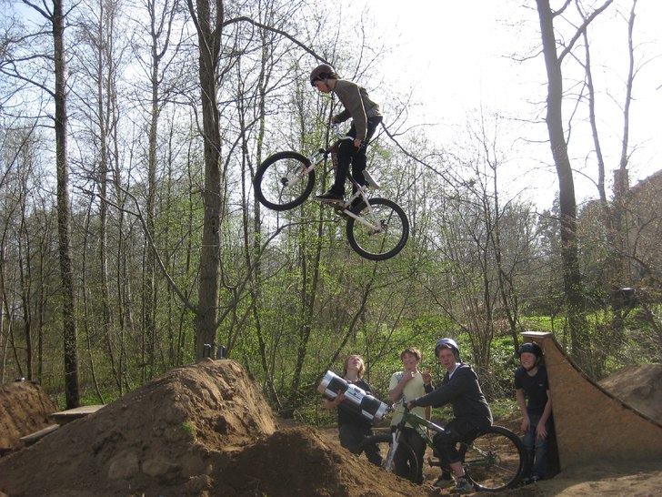 ´Mark hoppar över några. Photo: Simon. Rider: Mark.