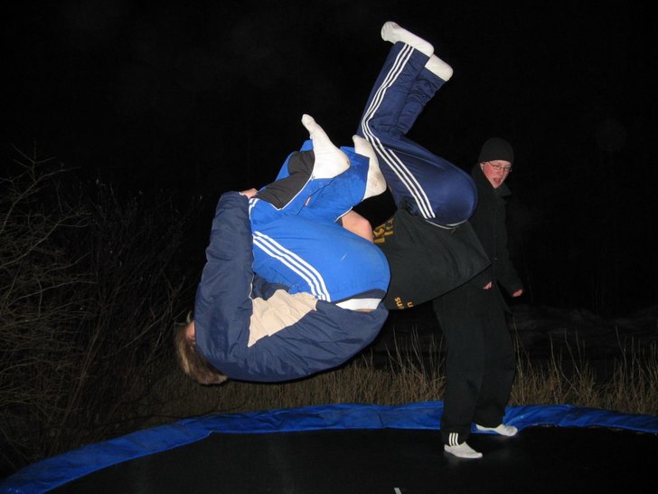 En natt i nordmailng på studsmattan. Två volter . Photo: Fredrik. Rider: Nils och David.