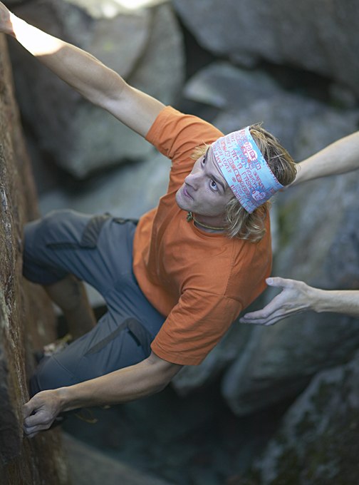 Boulderproblem kräver fokusering. Rider: Daniel Carlsson.