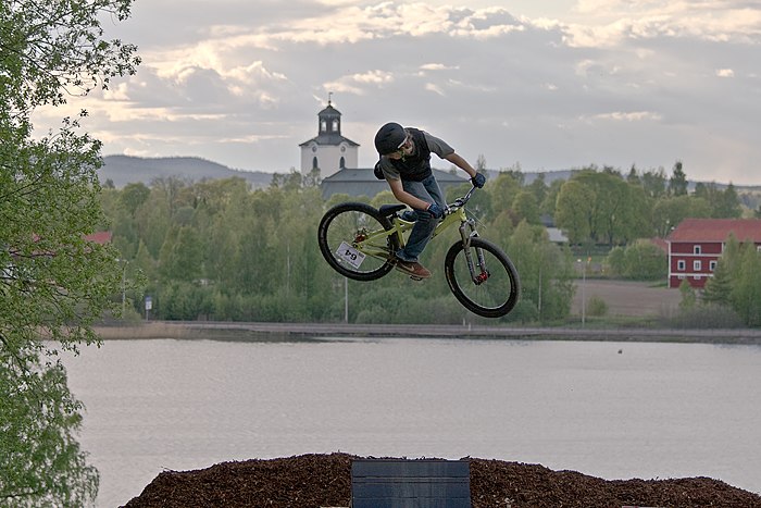 Alexander gör en 360 i nya barklandningen i Alfta. Photo: Kenneth Einars. Rider: Alexander Bäckvall.