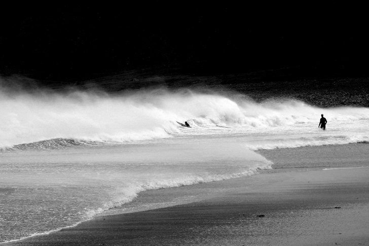 Menna är och hämtar tillbaka janne som drivit iv. Photo: Jonas Sahlin. Rider: Janne björk.