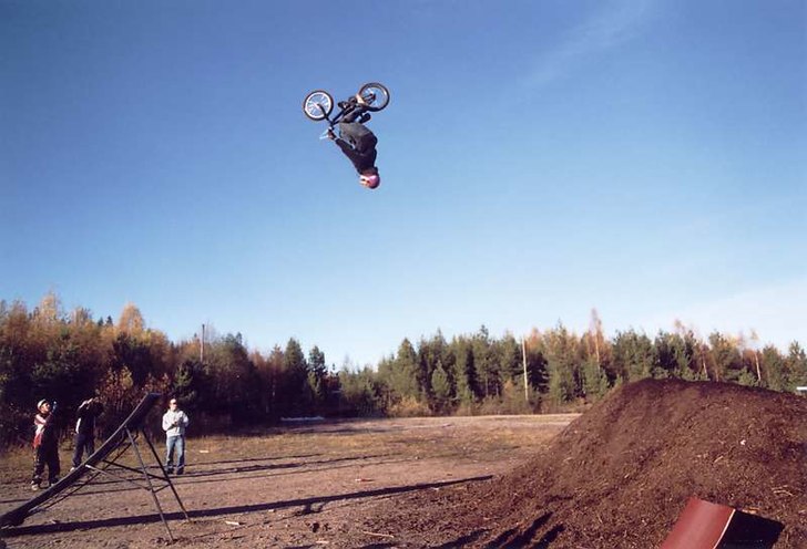 Jag flippar 7 metersgapet. Photo: ingen aning. Rider: Jag.