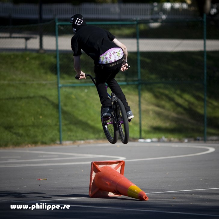 180 över en liggande kon..

www.philippe.se. Photo: philippe rendu. Rider: Alexander Sverin.