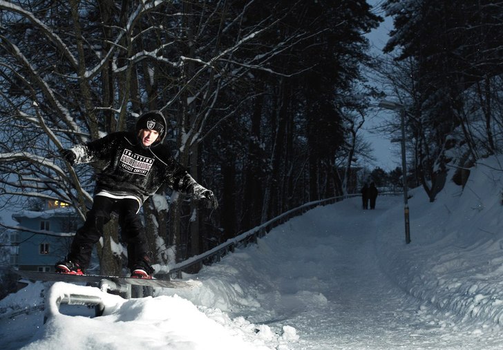 Fs Lipslide @ societetsparken (Norrtälje). Photo: Rasmus Viktorsson. Rider: Alexander Eklund.
