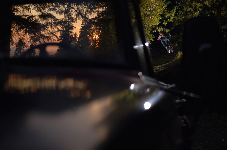 Galen solnedgång i närheten av Fjällgården i . Photo: Mattias Fredriksson. Rider: Janne Tjärnström.